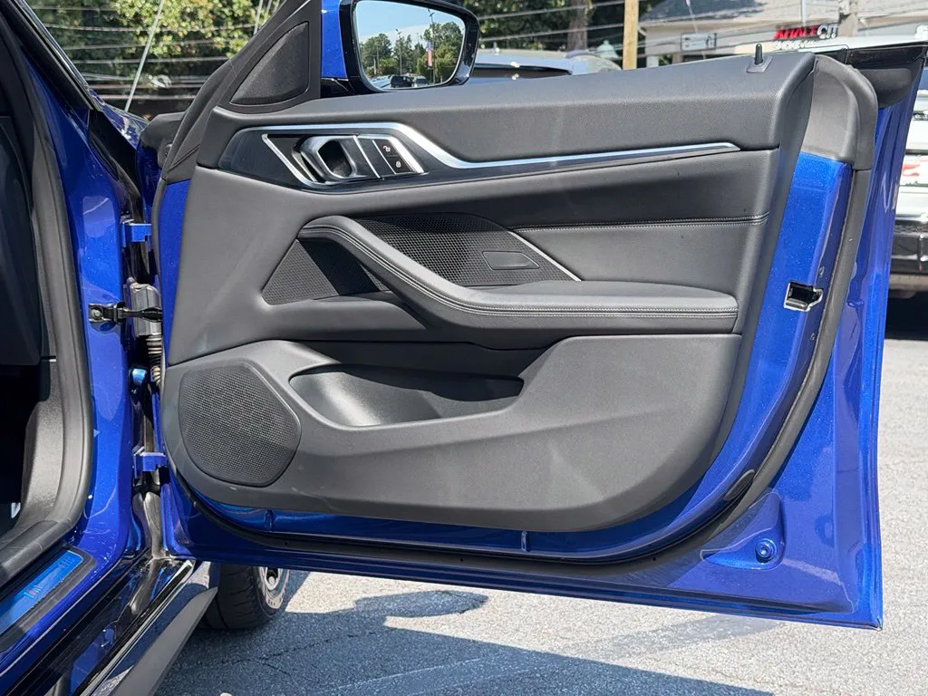 BMW i4 photo 39