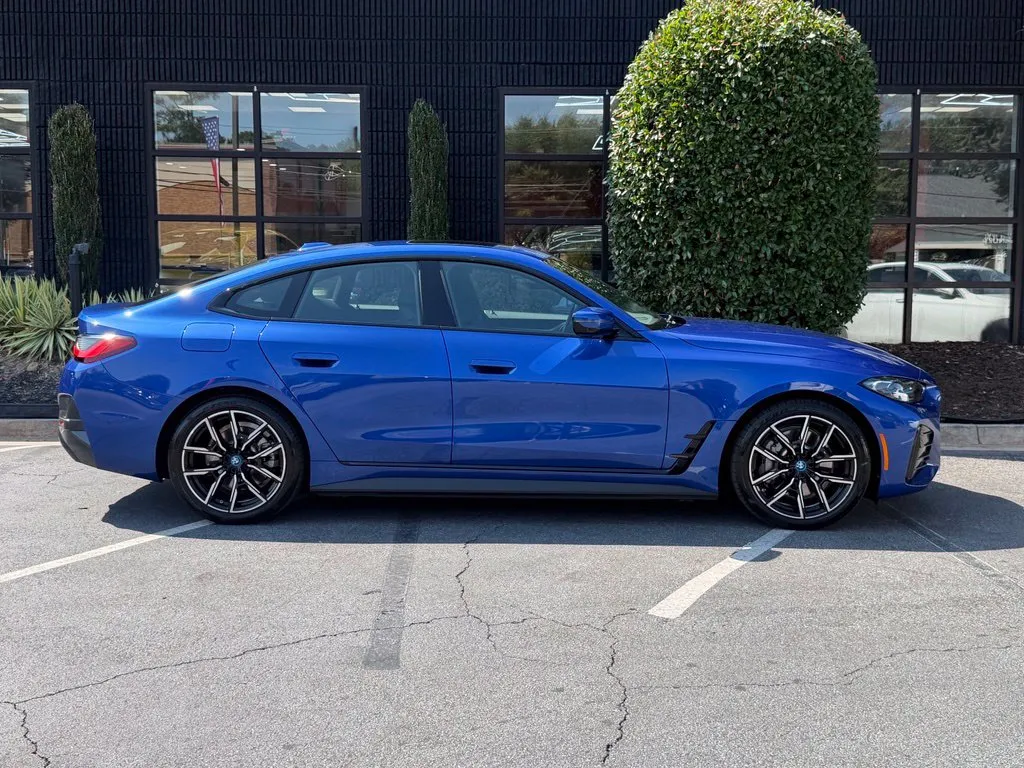 BMW i4 photo 21