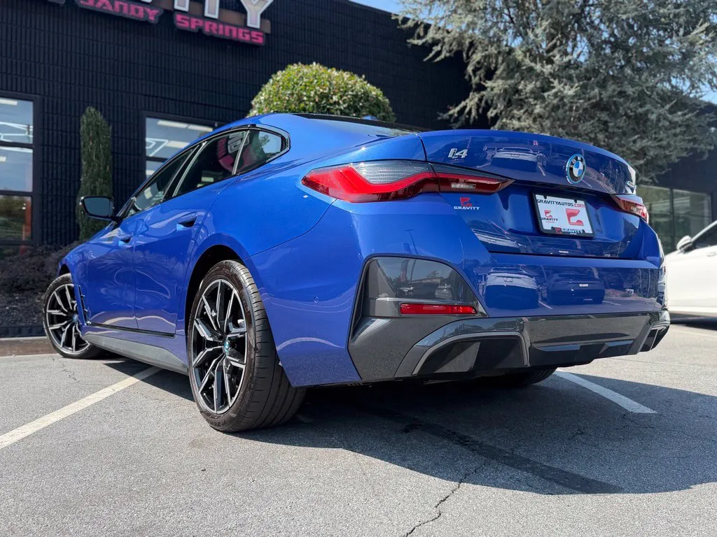 BMW i4 photo 20