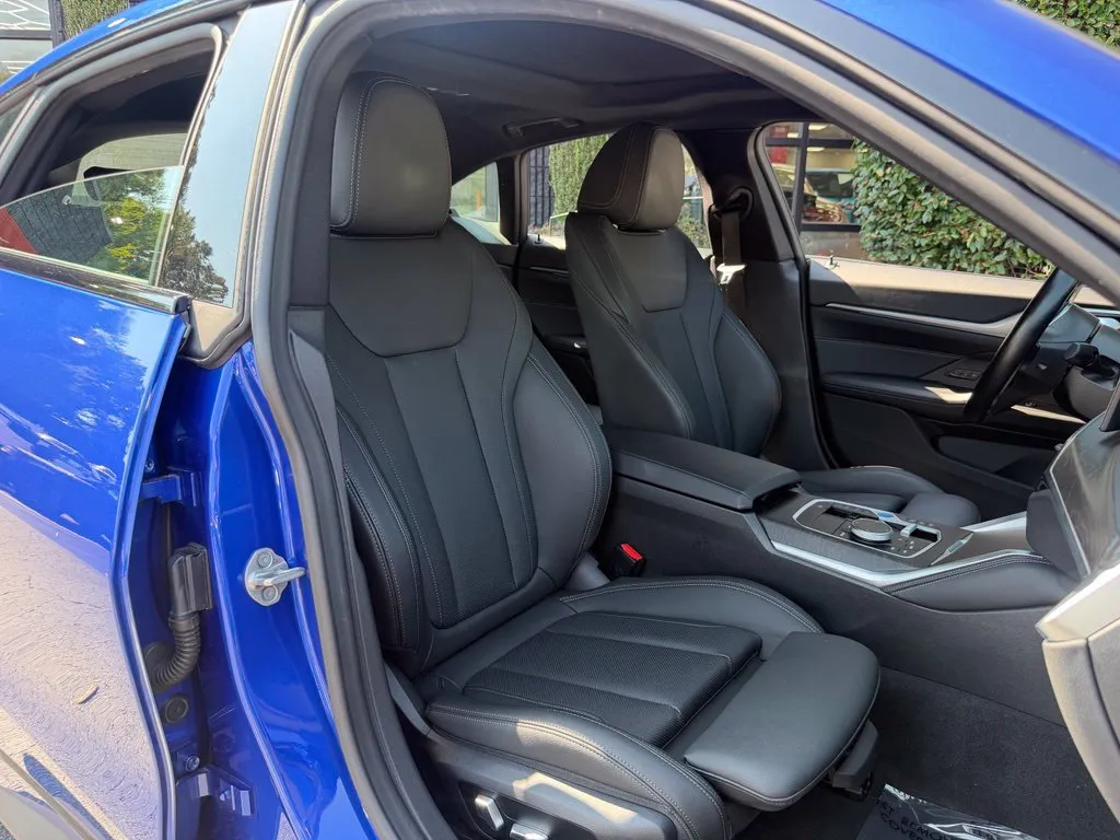 BMW i4 photo 37