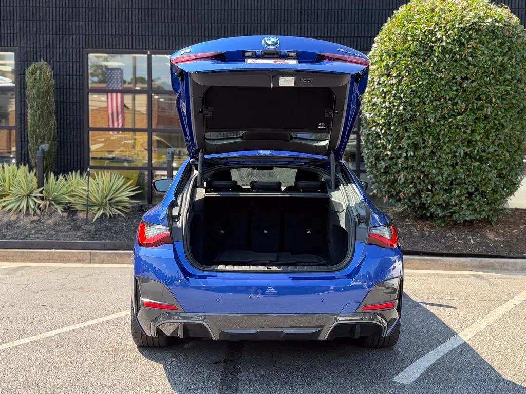 BMW i4 photo 17