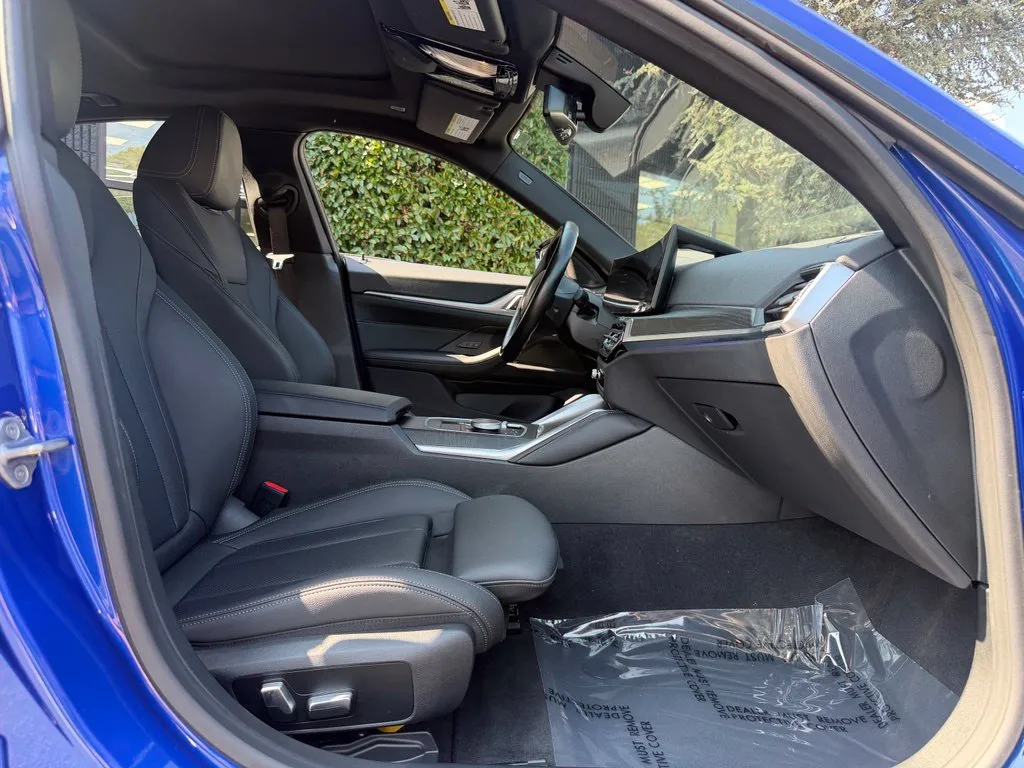 BMW i4 photo 36