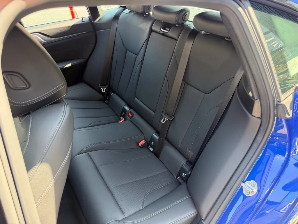 BMW i4 photo 34