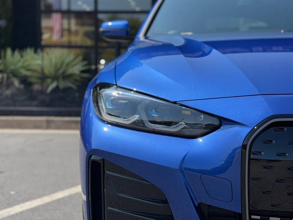 BMW i4 photo 4