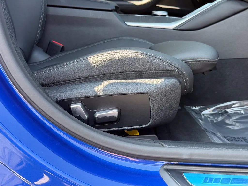 BMW i4 photo 38