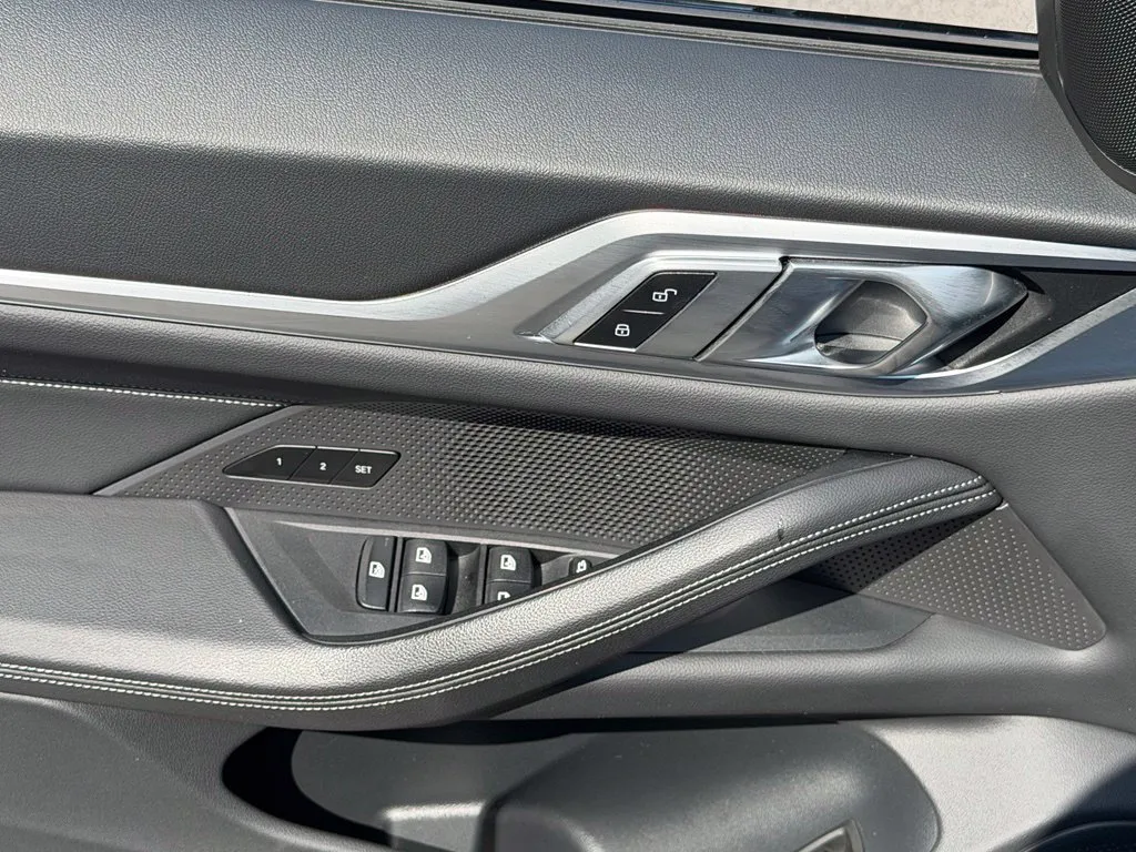 BMW i4 photo 32