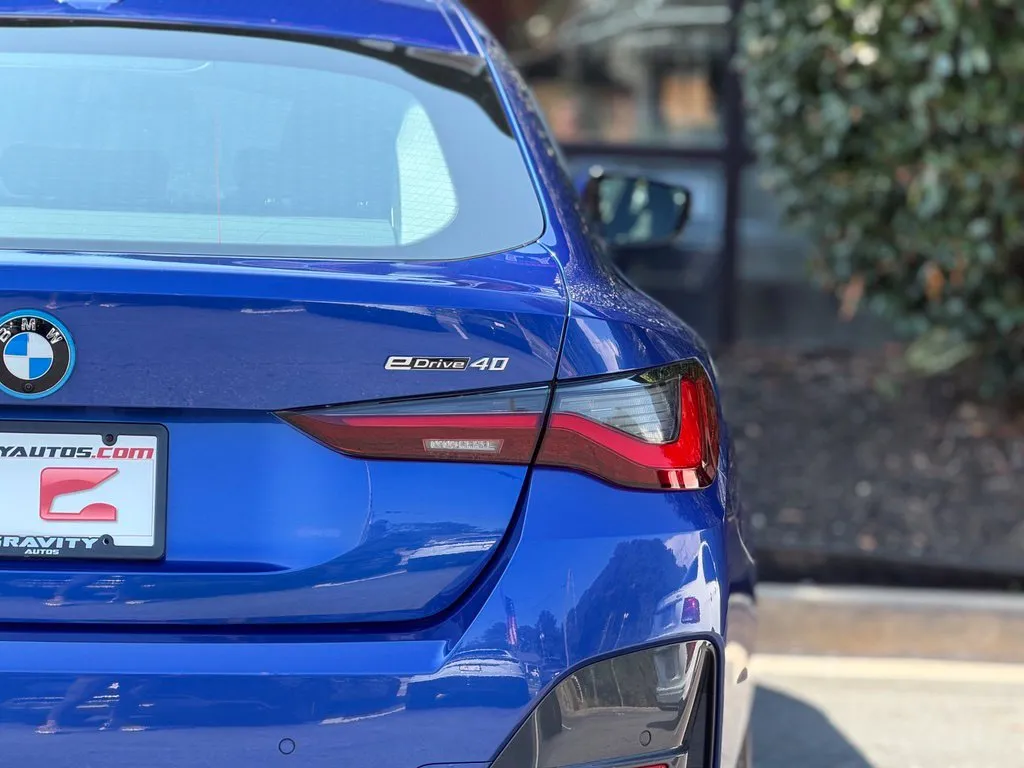 BMW i4 photo 16