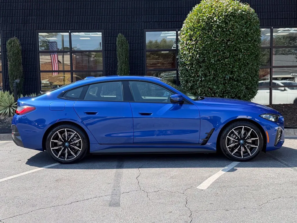 BMW i4 photo 24
