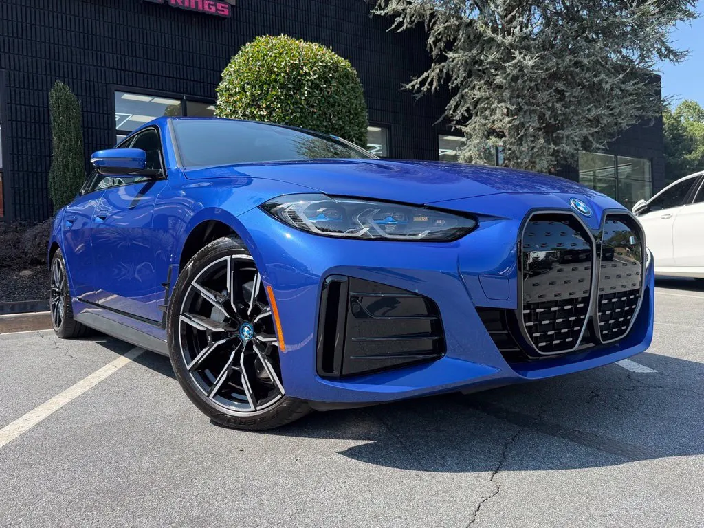 BMW i4 photo 7