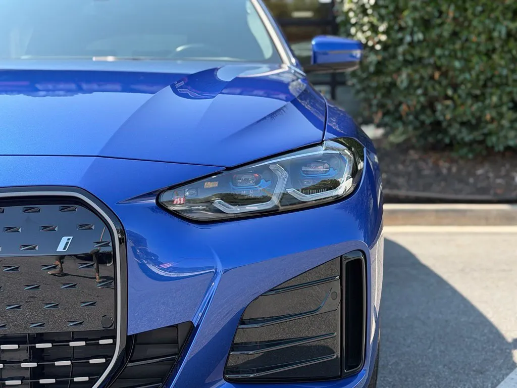 BMW i4 photo 5