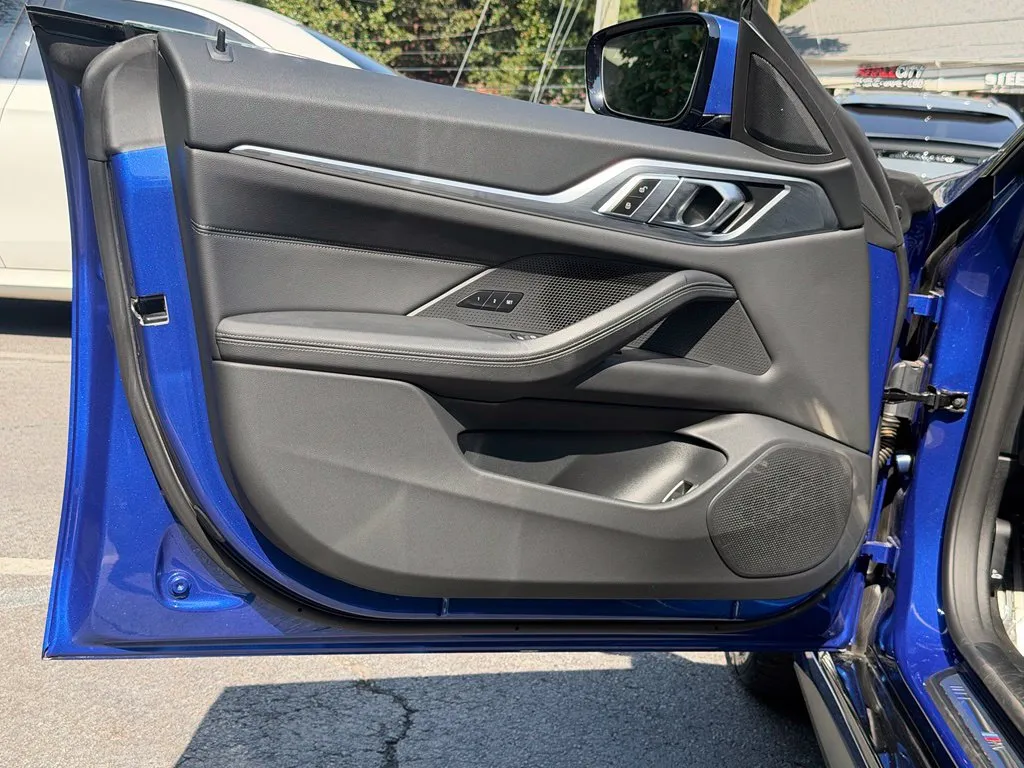 BMW i4 photo 31