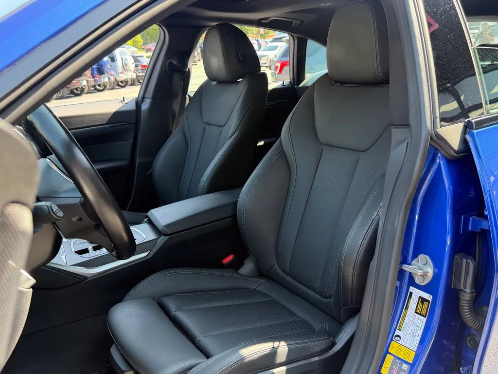 BMW i4 photo 29