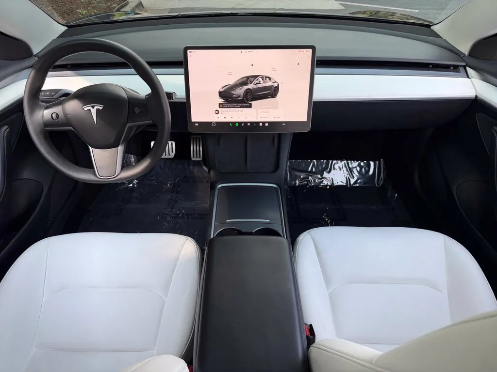 Tesla Model 3 photo 37