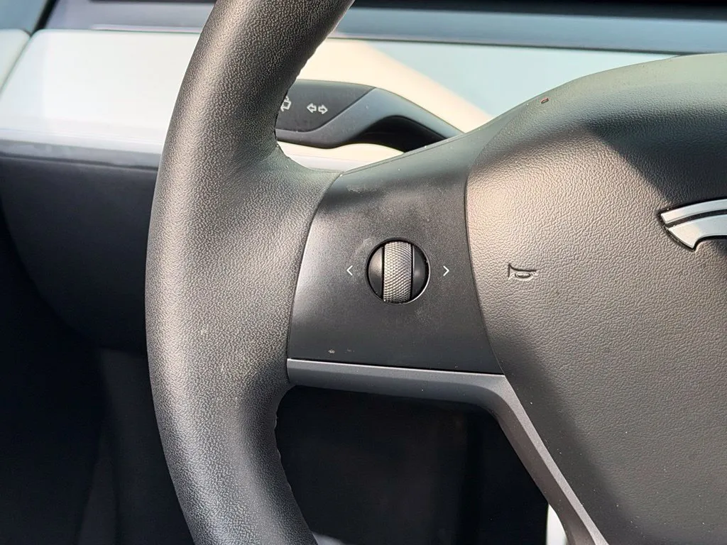 Tesla Model 3 photo 41