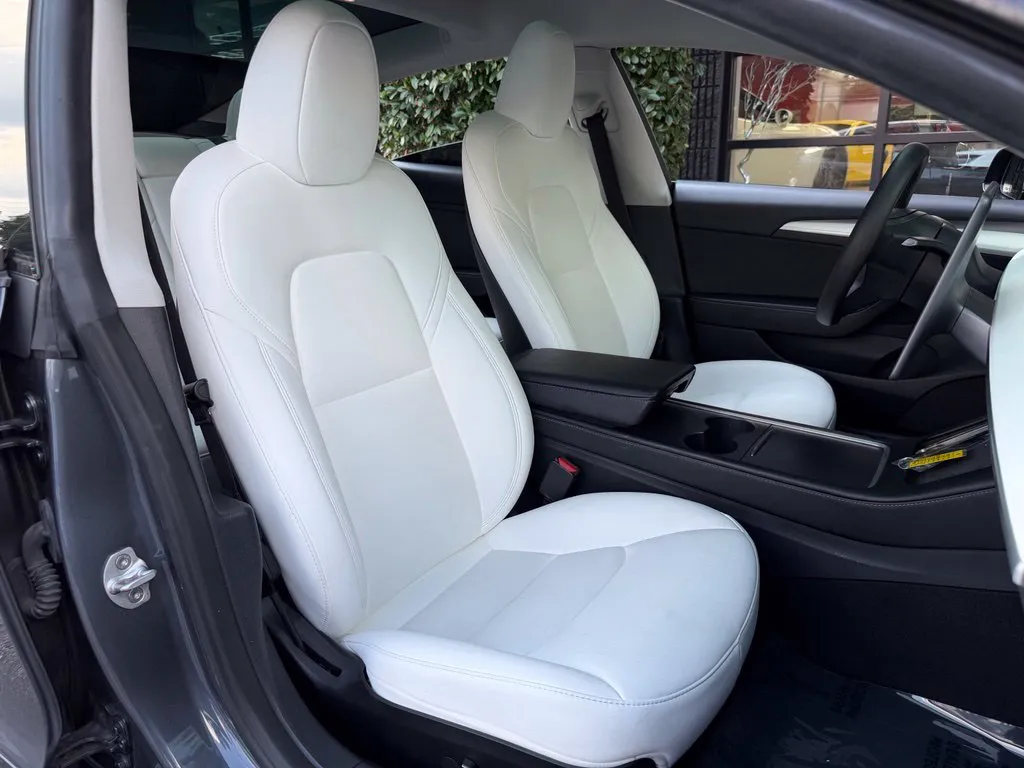 Tesla Model 3 photo 31