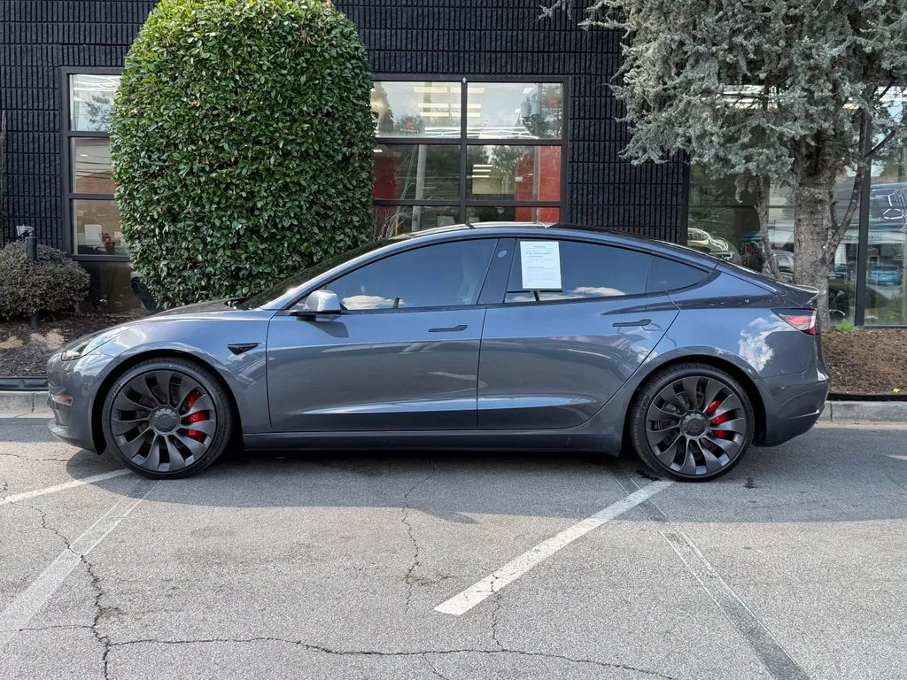 Tesla Model 3 photo 9