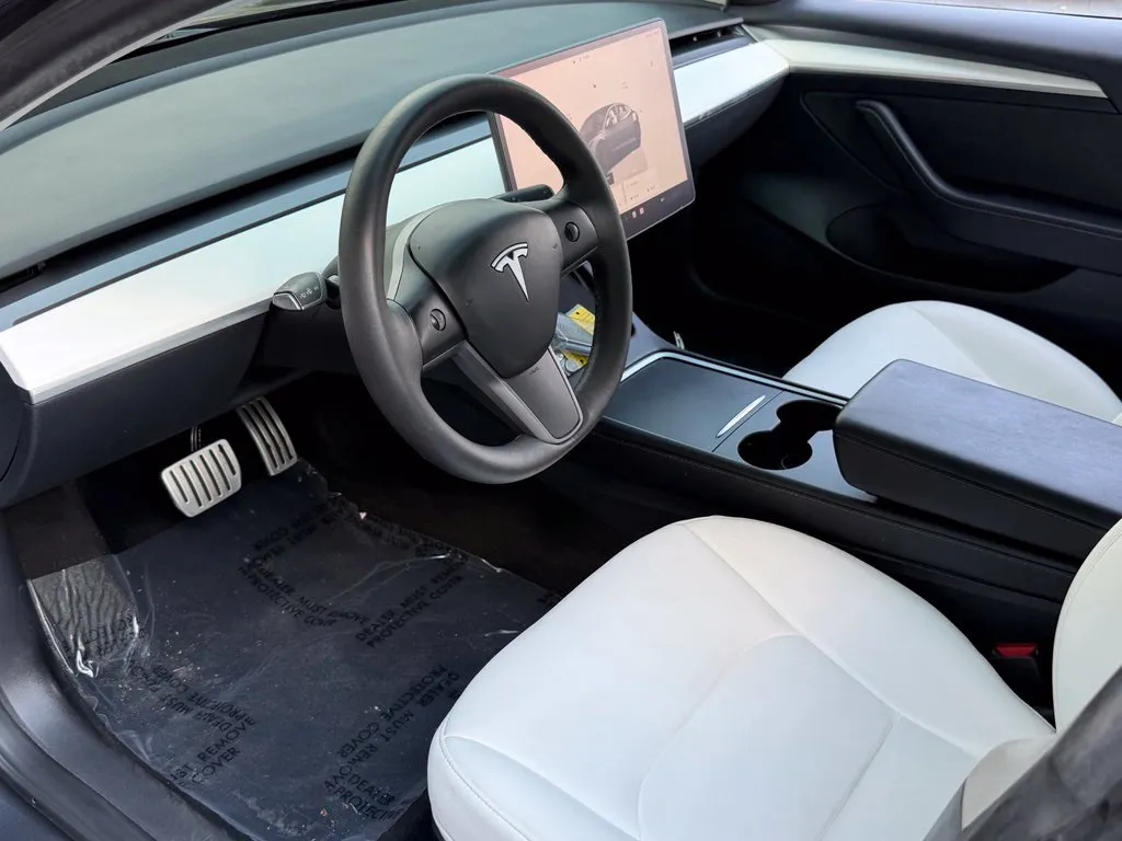 Tesla Model 3 photo 21