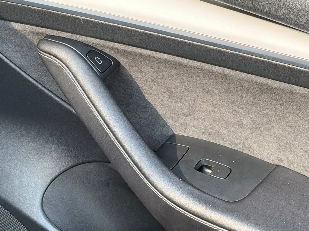 Tesla Model 3 photo 34