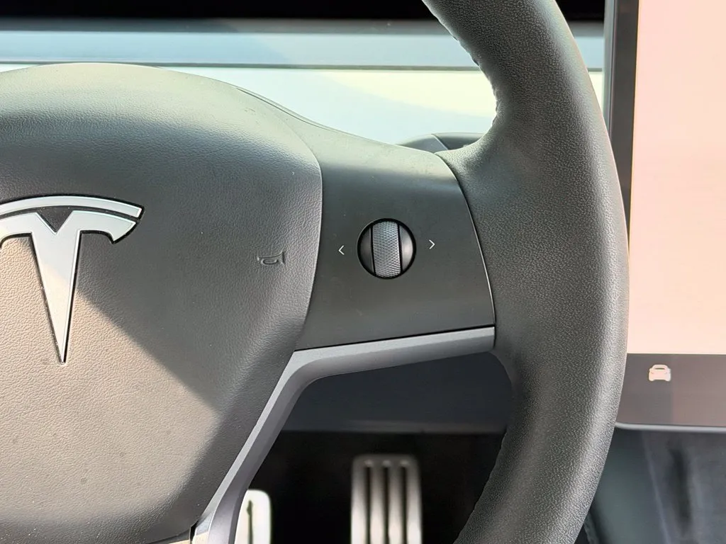 Tesla Model 3 photo 42