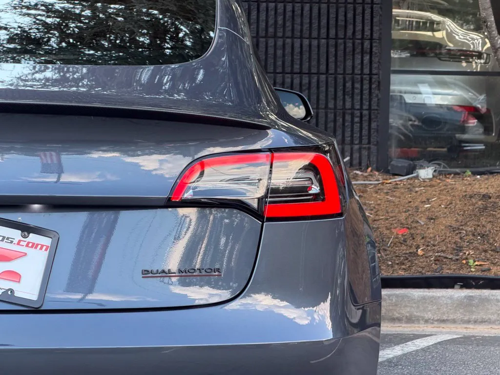 Tesla Model 3 photo 16