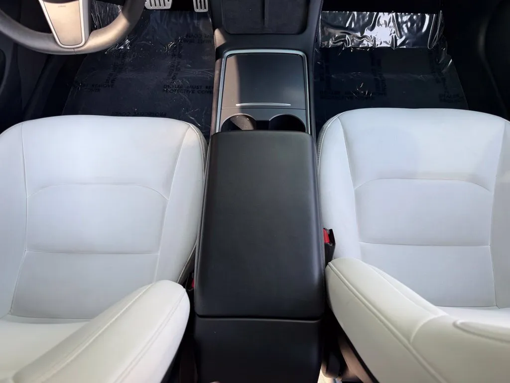 Tesla Model 3 photo 44
