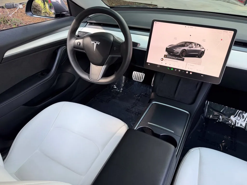 Tesla Model 3 photo 38