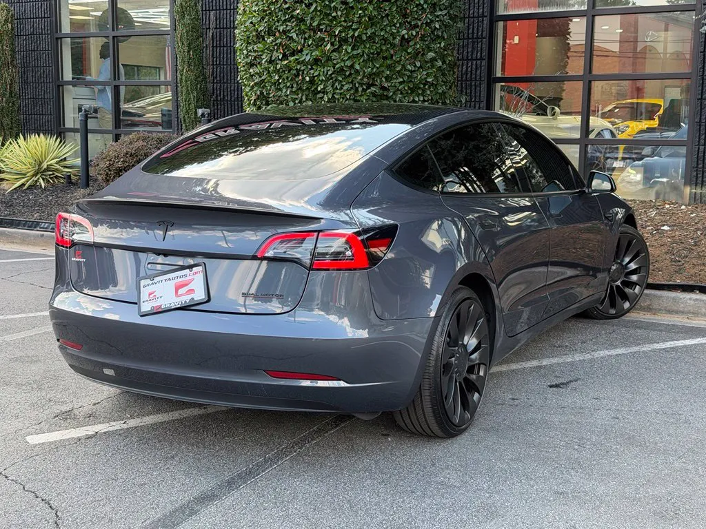 Tesla Model 3 photo 12