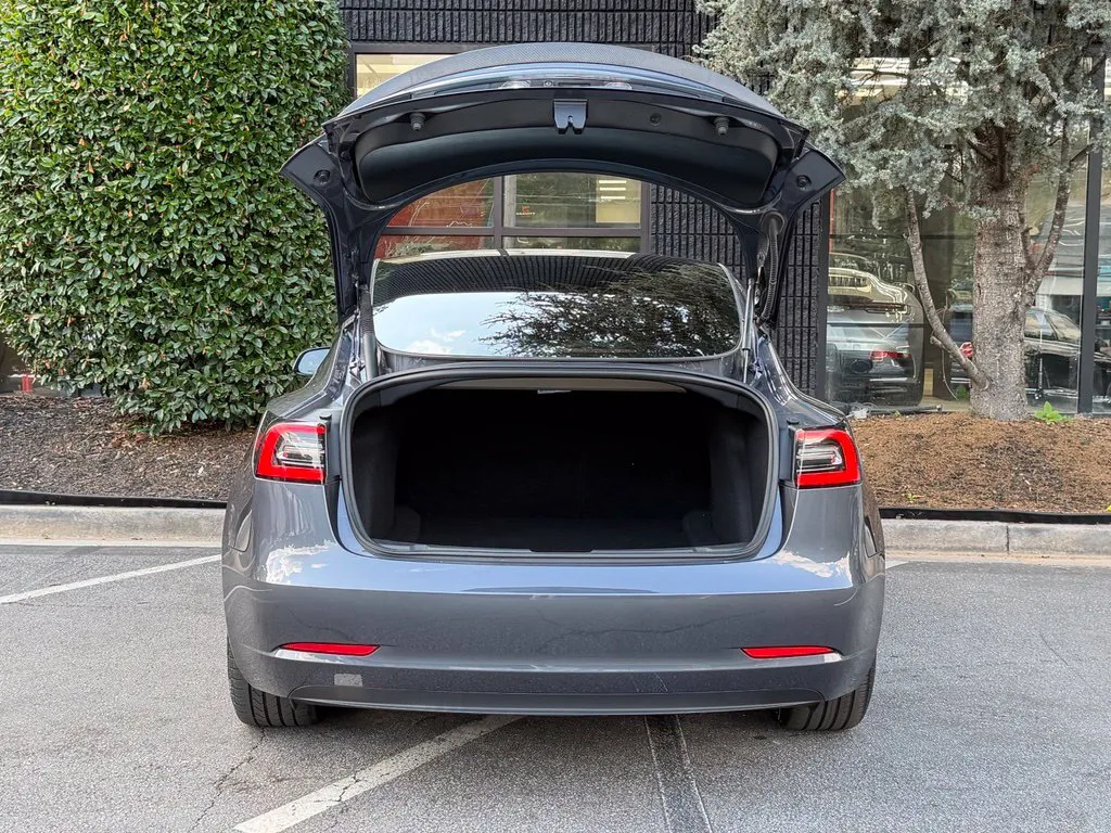 Tesla Model 3 photo 17