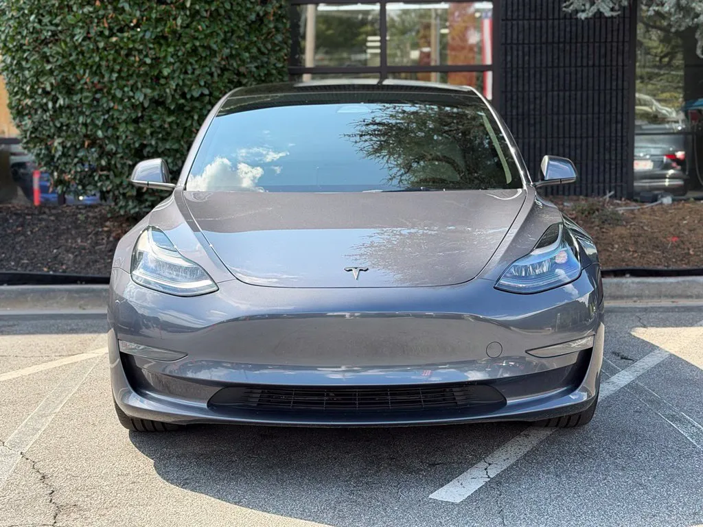 Tesla Model 3 photo 3