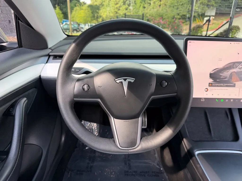 Tesla Model 3 photo 40