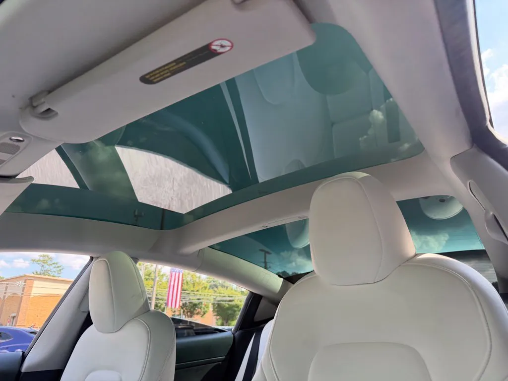 Tesla Model 3 photo 47