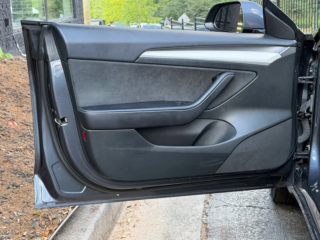 Tesla Model 3 photo 25
