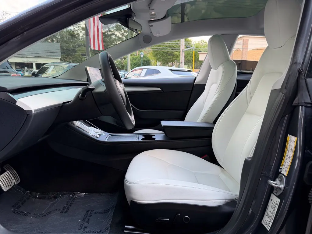 Tesla Model 3 photo 22