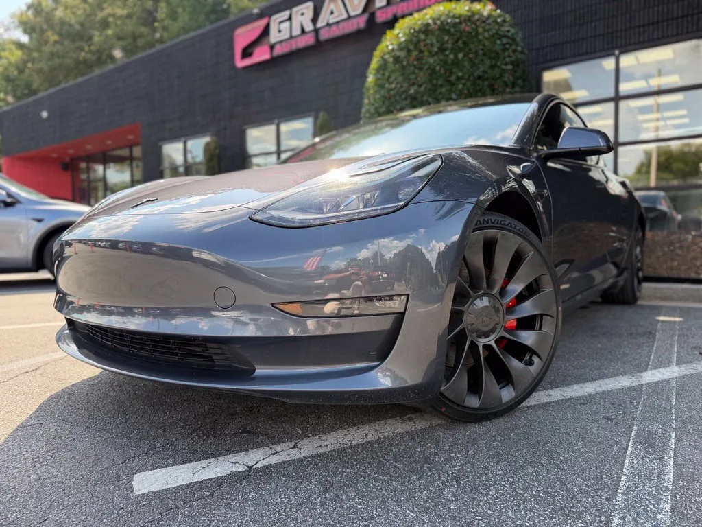 Tesla Model 3 photo 2