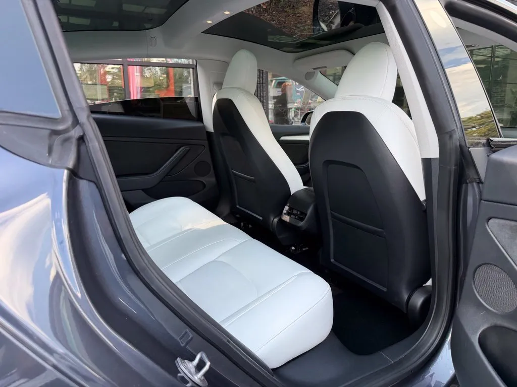 Tesla Model 3 photo 35