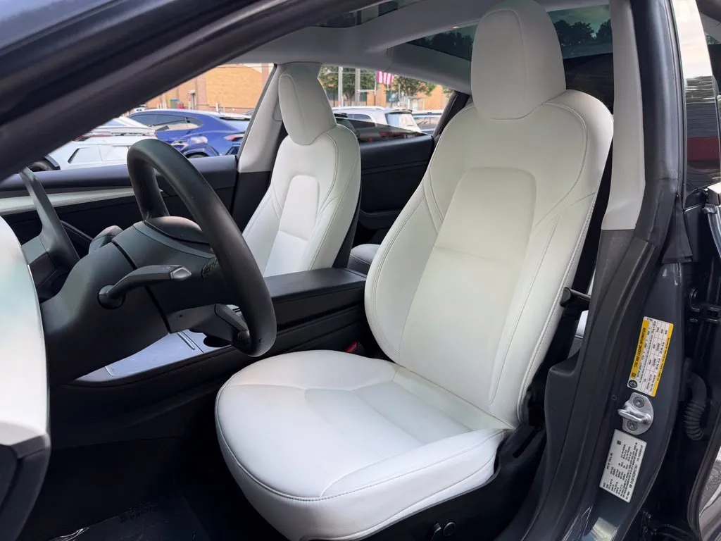 Tesla Model 3 photo 23