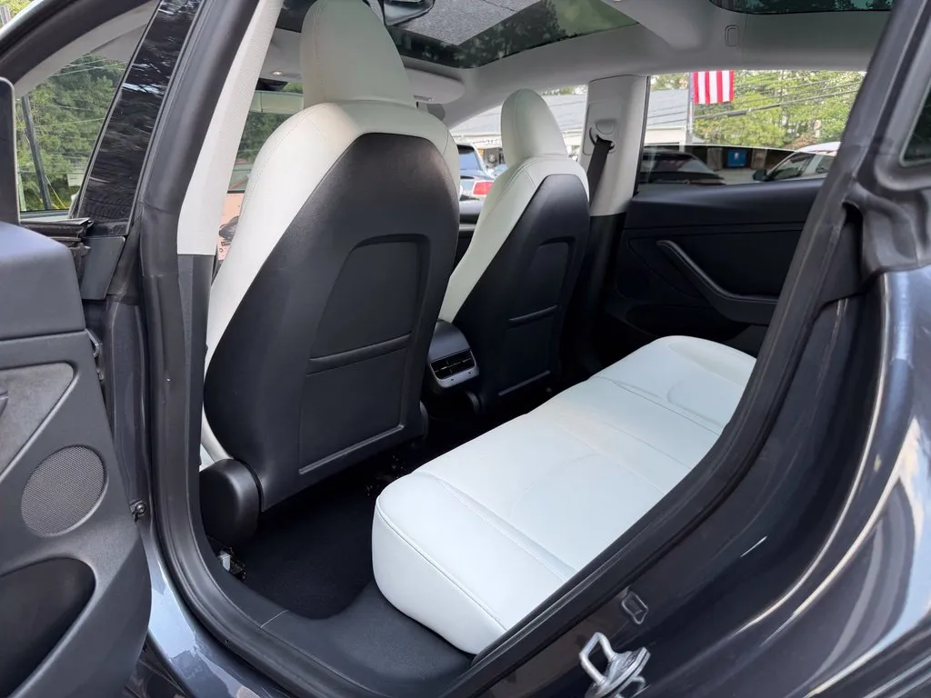 Tesla Model 3 photo 27