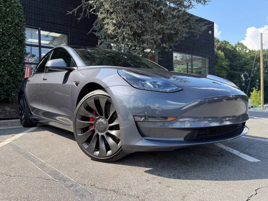 Tesla Model 3 photo 8
