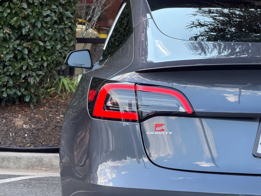 Tesla Model 3 photo 15