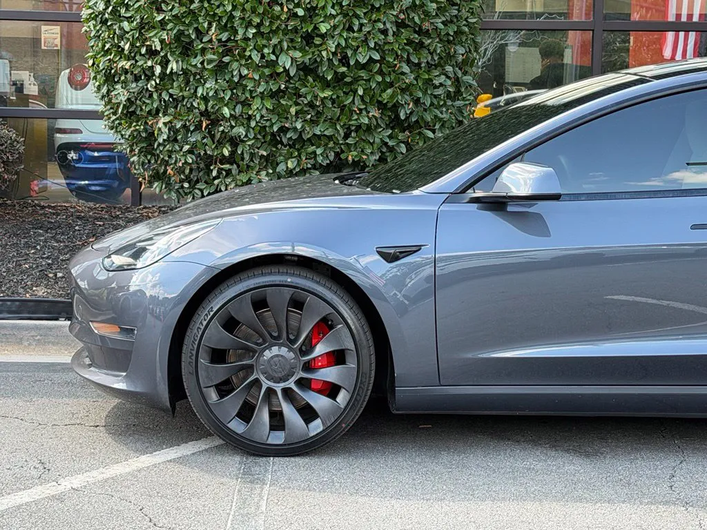 Tesla Model 3 photo 10