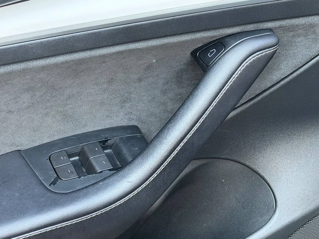Tesla Model 3 photo 26