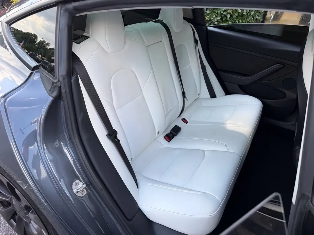 Tesla Model 3 photo 36