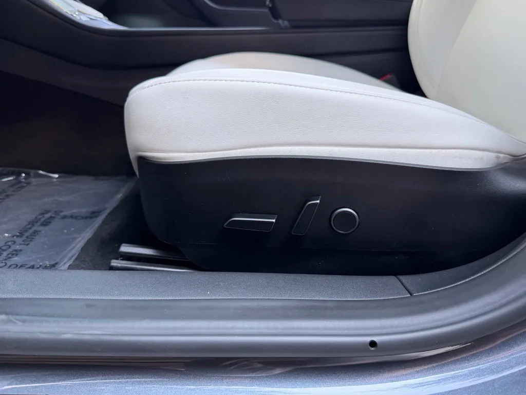 Tesla Model 3 photo 24