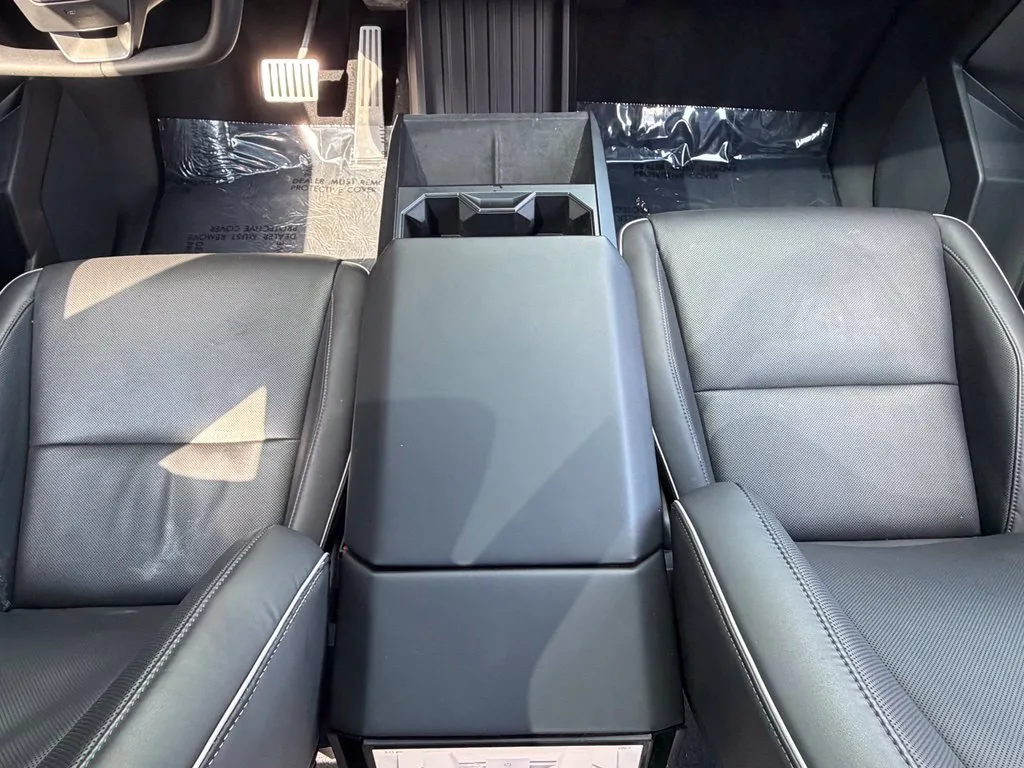 Tesla Cybertruck photo 46