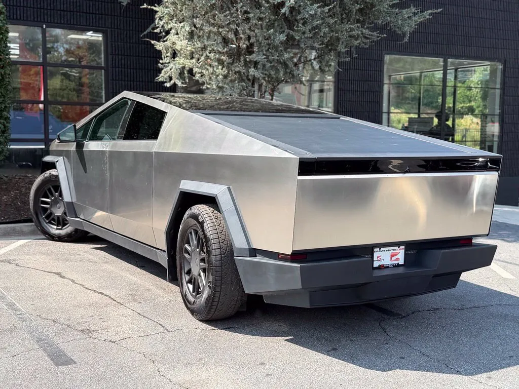Tesla Cybertruck photo 19