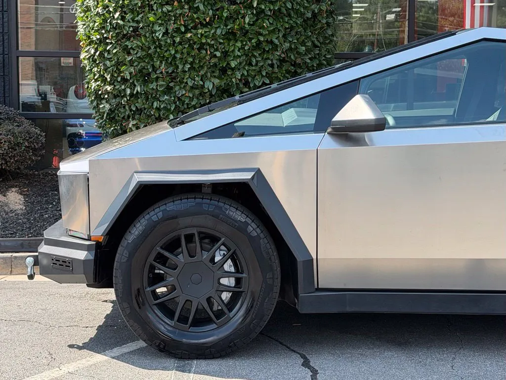 Tesla Cybertruck photo 10