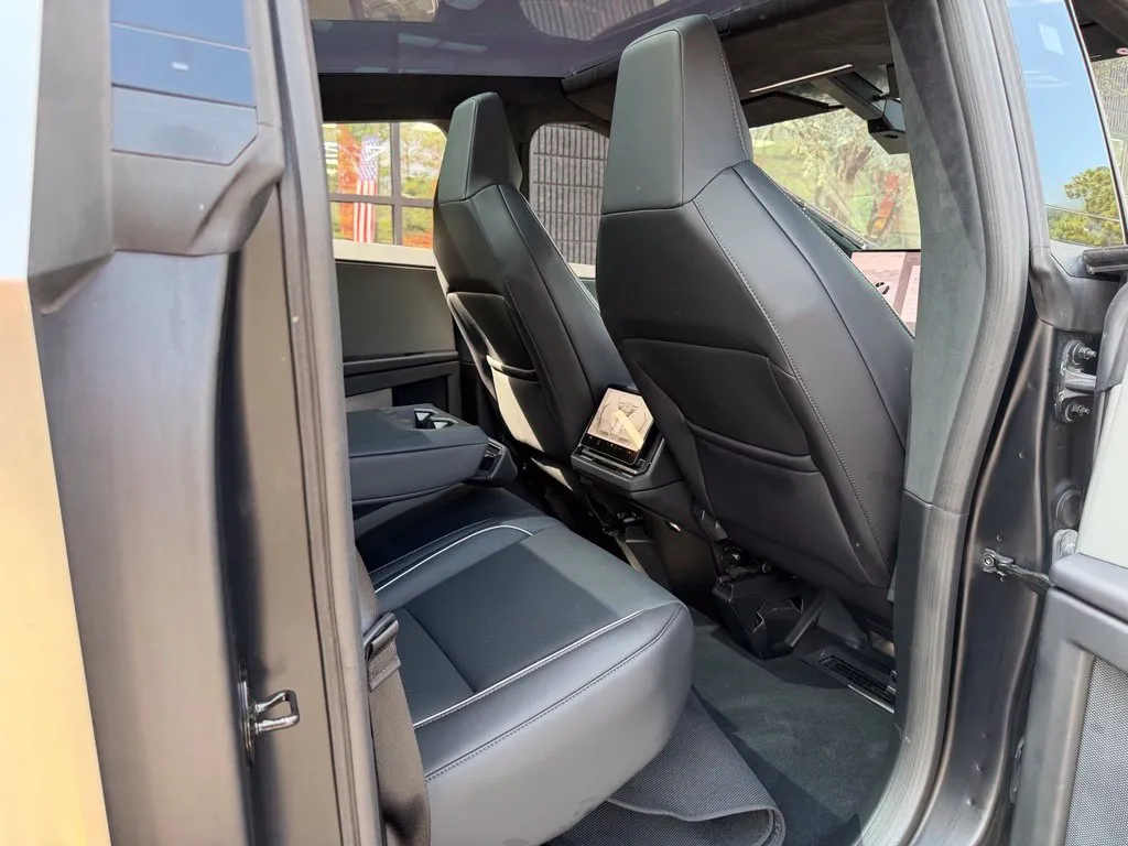 Tesla Cybertruck photo 37