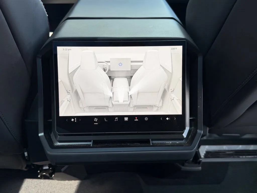 Tesla Cybertruck photo 48