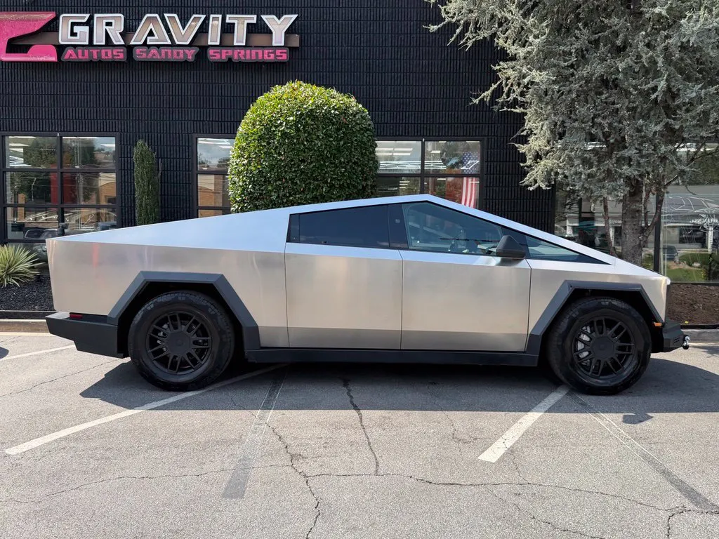 Tesla Cybertruck photo 21