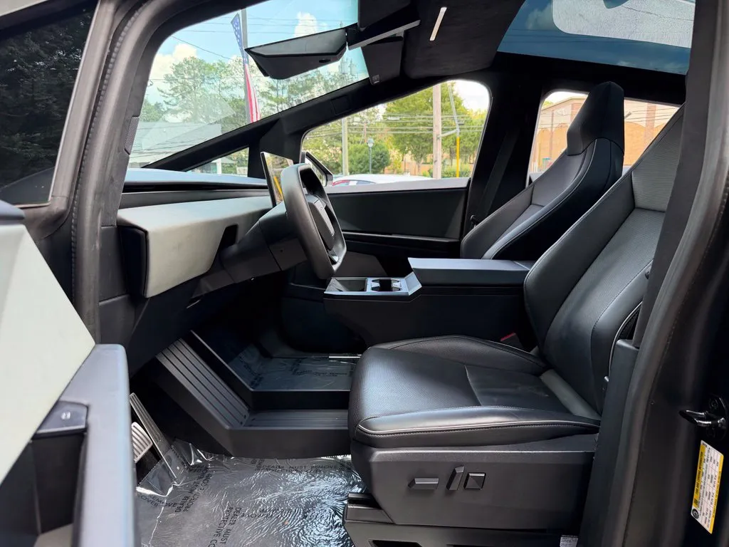 Tesla Cybertruck photo 24
